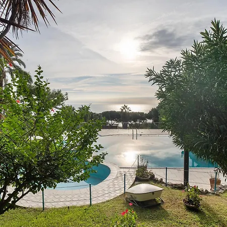 Апартаменты Mamariviera Holidays